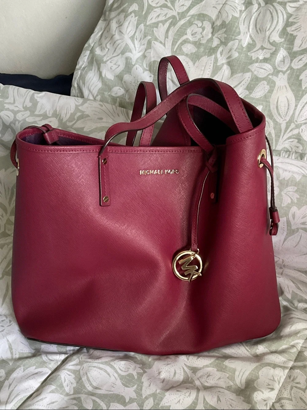 Michael Kors tote & water set